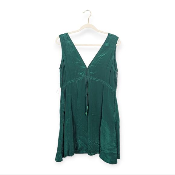 NWT Shahida Parides Emerald Green 100% Viscose Silk Mini Dress Size M